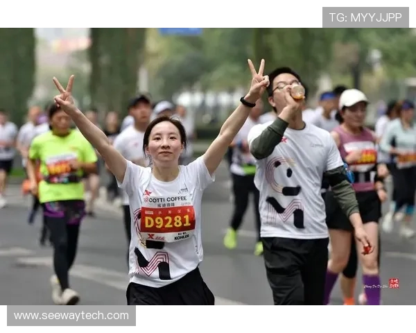 城市马拉松精彩回顾成都飞盘队默契配合展现团队精神