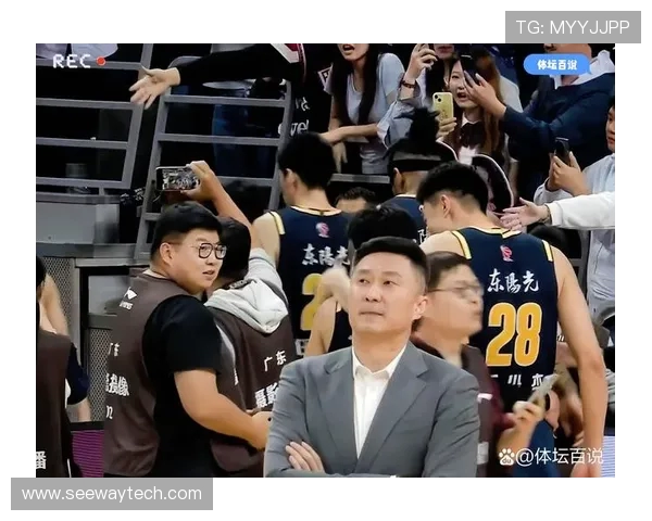 广州篮球队意识争议引发热议球迷对战术与团队配合的不同看法